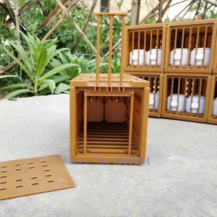 Portable plastic birdcage